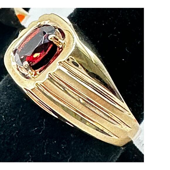 10K Yellow Gold Mens Ring with Garnet Size 11 - Picture 6 of 6
